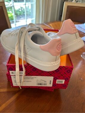 Tory Burch Howell Court Nappa Sneakers Size 7 new in box white and pink